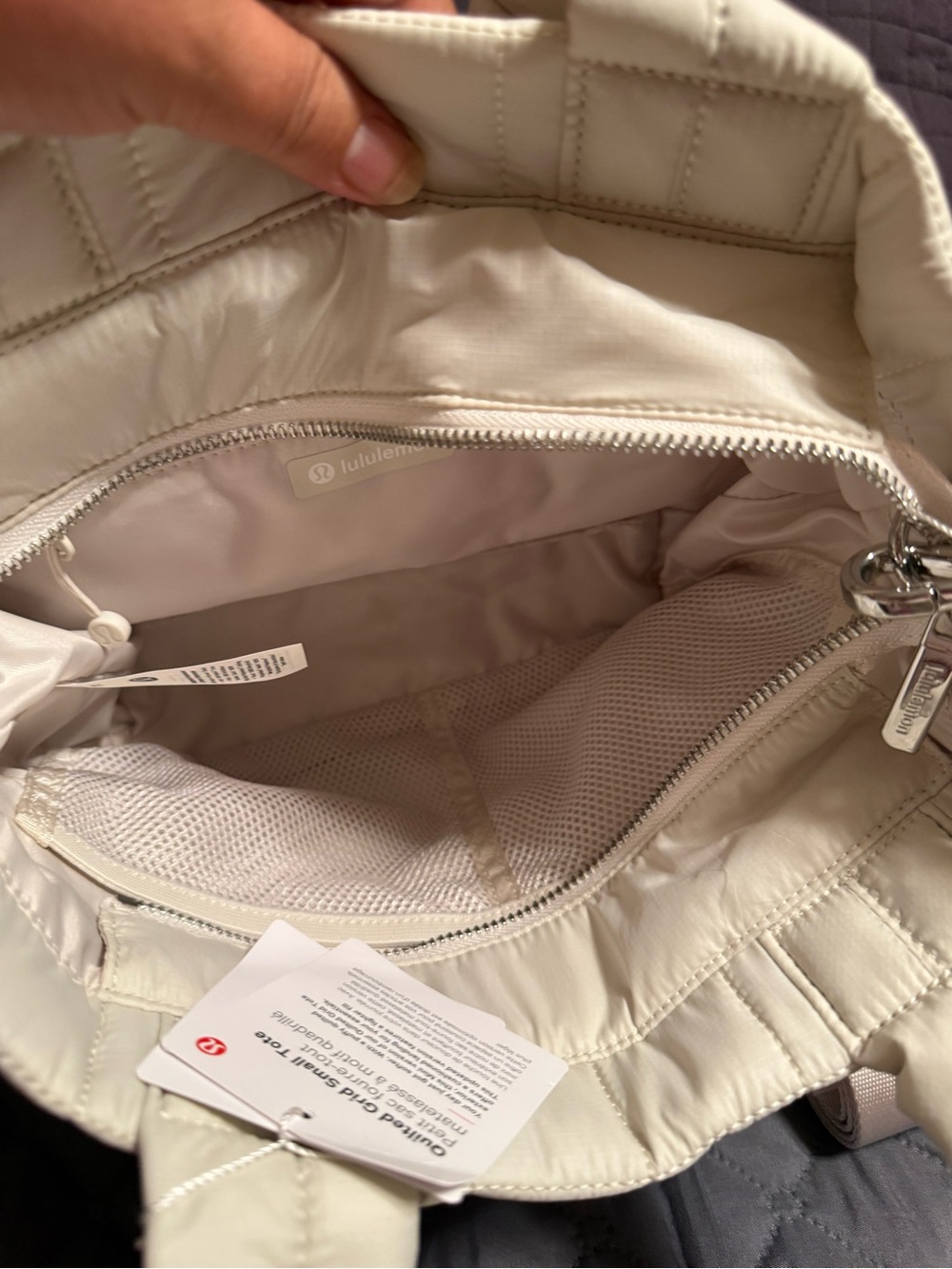 Lululemon 5L Quilted Grid Tote Bag in Light Ivory - Picture 3 of 4